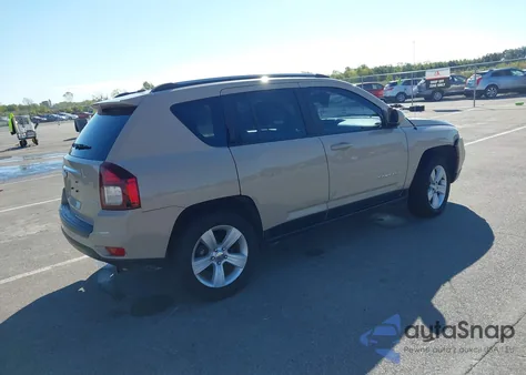 2017 Jeep Compass Latitude 4X4 from USA, damaged, VIN 1C4NJDEB9HD144428